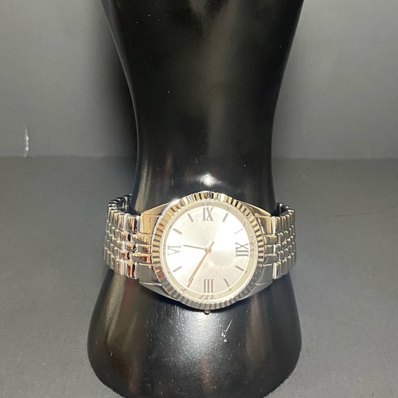 Men’s Watch - Picture 2 of 3